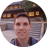 Director of CRYONiQ cold air device manufacturer in front of Korean palace