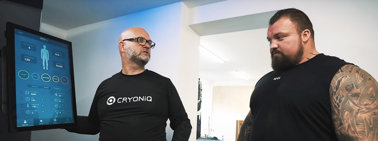 Eddie Hall learning about the CRYO XC™